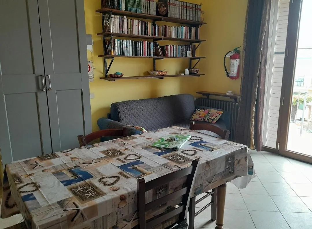 Bilocale Primo Piano Marina Di Cecina Appartement Cecina  Italië
